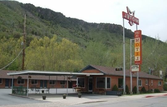 Lava Spa Motel & RV
