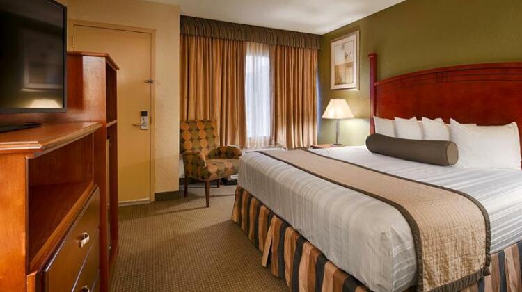 Best Western PLUS Lawton Hotel and Convention Center - Photo4