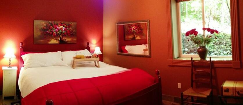 The Red Feather Suite - Photo2