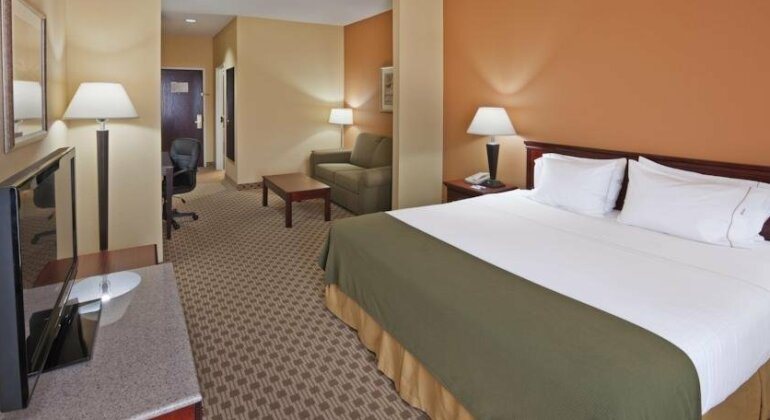 Holiday Inn Express & Suites Lebanon Lebanon Missouri - Photo3