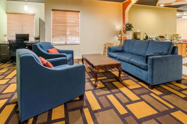 Quality Inn & Suites Lenexa Kansas City - Photo3