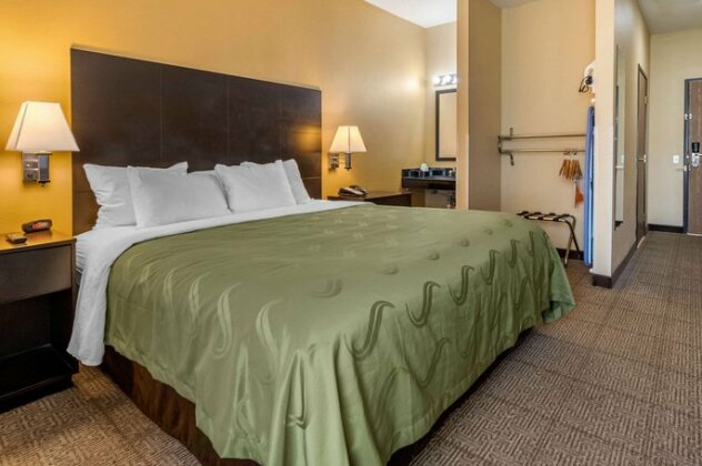 Quality Inn & Suites Lenexa Kansas City - Photo4