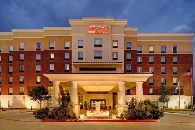 Hampton Inn and Suites Dallas/Lewisville-Vista Ridge Mall - Photo2