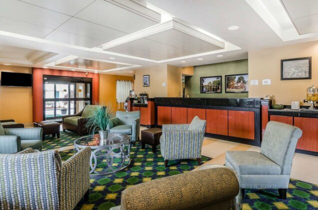 Quality Inn & Suites Boston Lexington - Photo4