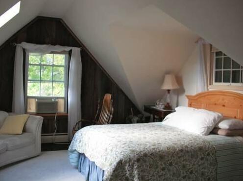 Mountain Meadow Inn Bed & Breakfast - Photo2