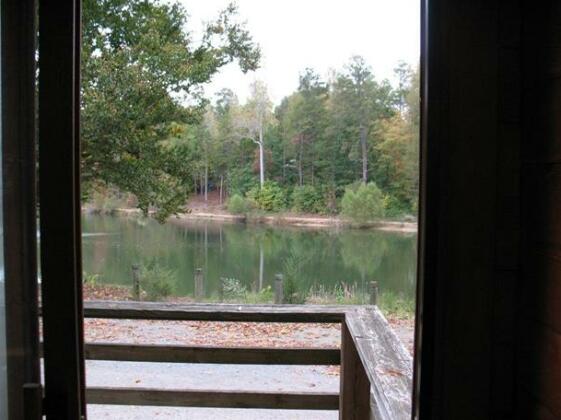 Forest Lake Camping Resort Lakefront Cabin 11 - Photo4