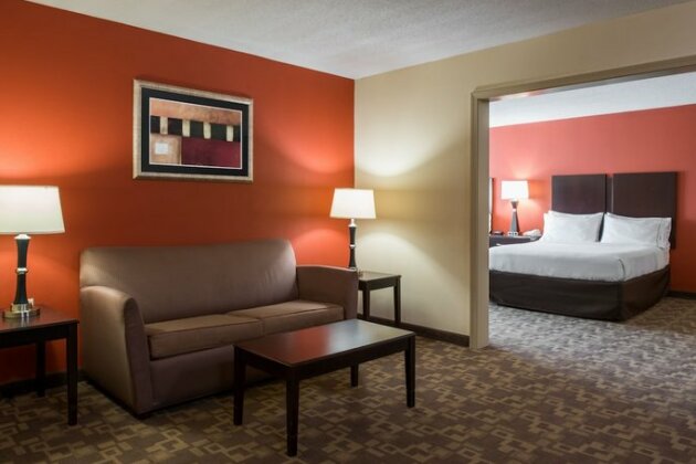 Holiday Inn Express & Suites Lexington Downtown Area-Keeneland - Photo4