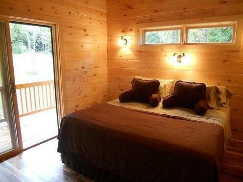 The Log Cabin Bed & Breakfast - Photo4