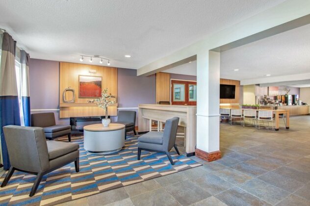 Microtel Inn & Suites by Wyndham Lillington/Campbell University - Photo4
