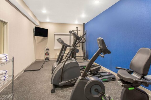 Microtel Inn & Suites by Wyndham Limon - Photo5