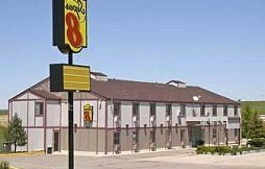 Super 8 by Wyndham Limon - Photo5