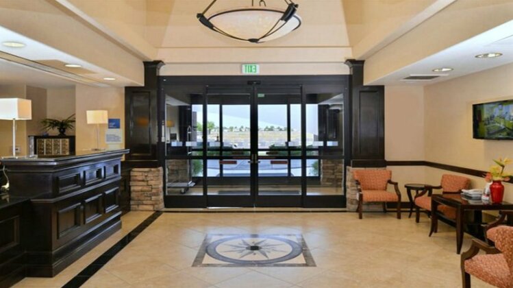 Holiday Inn Express Hotel & Suites Lincoln-Roseville Area - Photo3