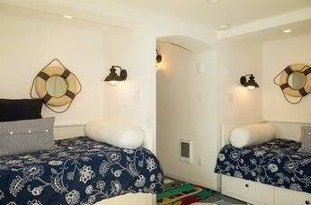 RedAwning Sea Cliff Cottage - Photo4
