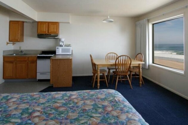 Sandcastle Beachfront Motel - Photo2