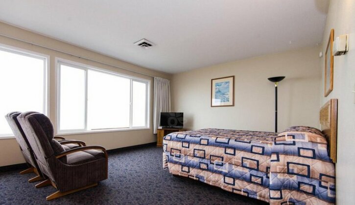 Sandcastle Beachfront Motel - Photo3