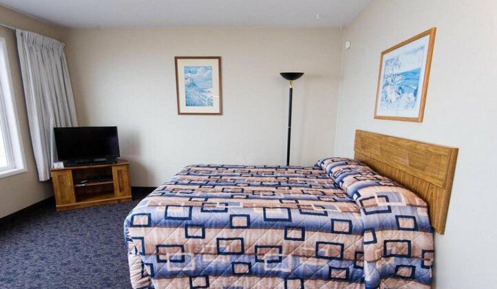 Sandcastle Beachfront Motel - Photo4