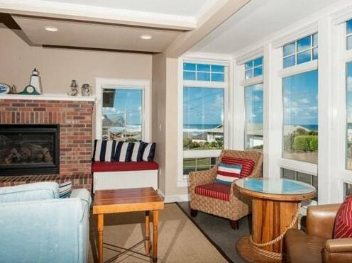 The Tides Inn in Lincoln City 4 Br home by RedAwning - Photo3