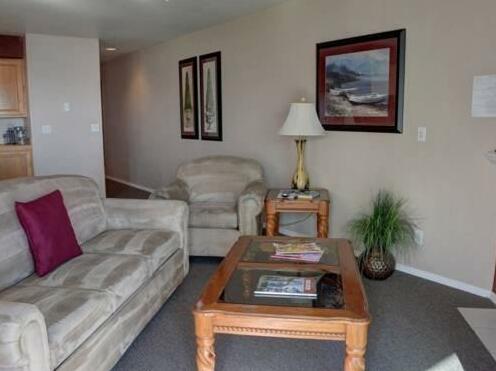 Waters Edge 301 - Photo2