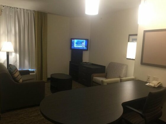 Candlewood Suites Lincoln - Photo5