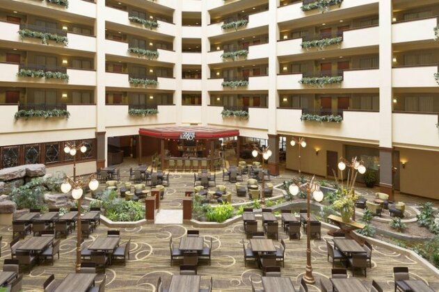 Embassy Suites Lincoln - Photo4