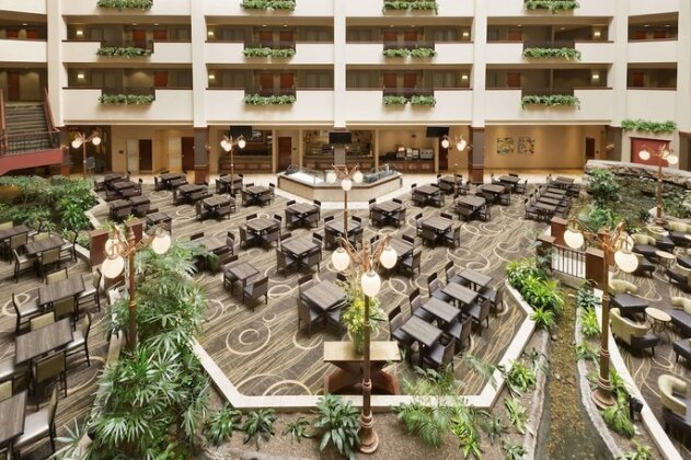 Embassy Suites Lincoln - Photo5