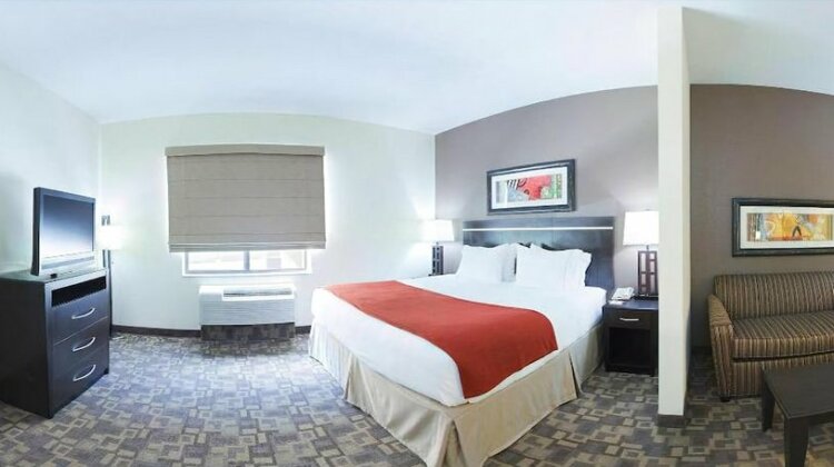 Holiday Inn Express Hotel and Suites Lincoln Airport - Photo5