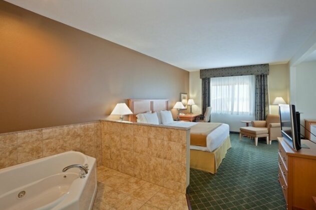 Holiday Inn Express Hotel & Suites Lincoln South - Photo2
