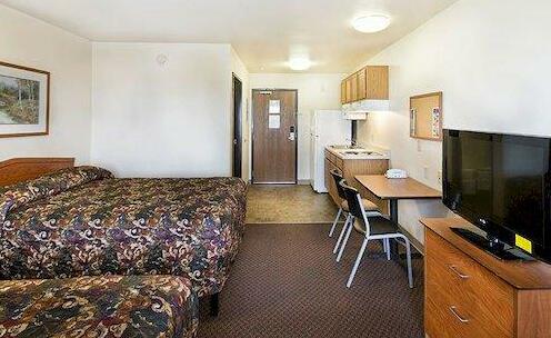 WoodSpring Suites Lincoln - Photo4