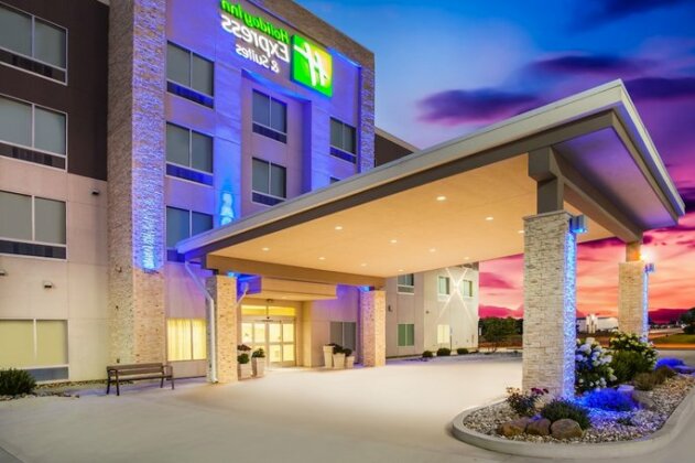 Holiday Inn Express & Suites Litchfield - Photo2