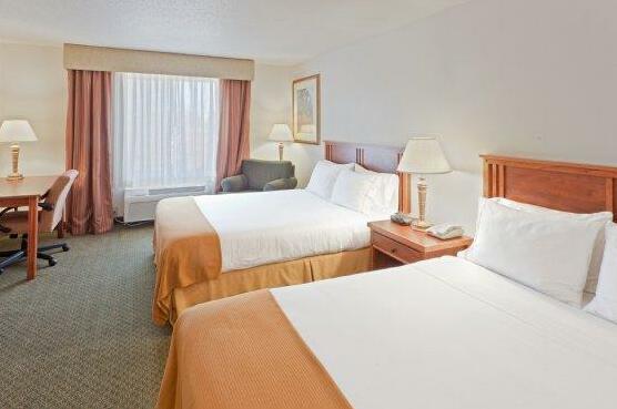 Holiday Inn Express Hotel & Suites Lancaster-Lititz - Photo2