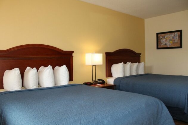Econo Lodge Inn & Suites Lodi - Photo2