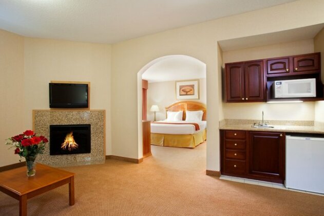 Holiday Inn Express Hotel & Suites Logansport - Photo4
