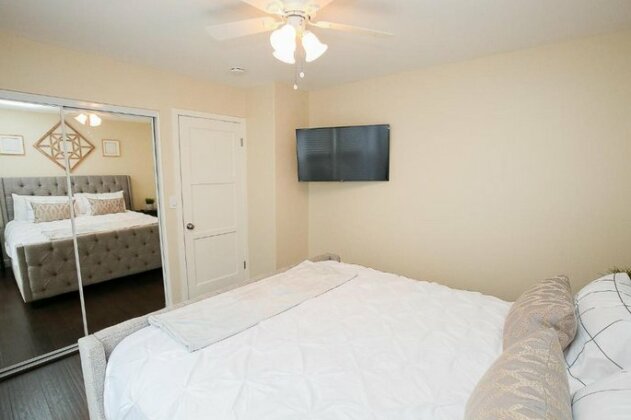 Belmont Heights LB King Bed Super Fast WiFi - Photo3