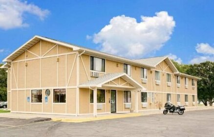 Super 8 Motel Long Prairie