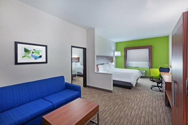 Holiday Inn Express and Suites Longview South I20 - Photo2