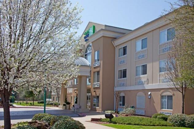 Holiday Inn Express Hotel and Suites Longview - Photo2