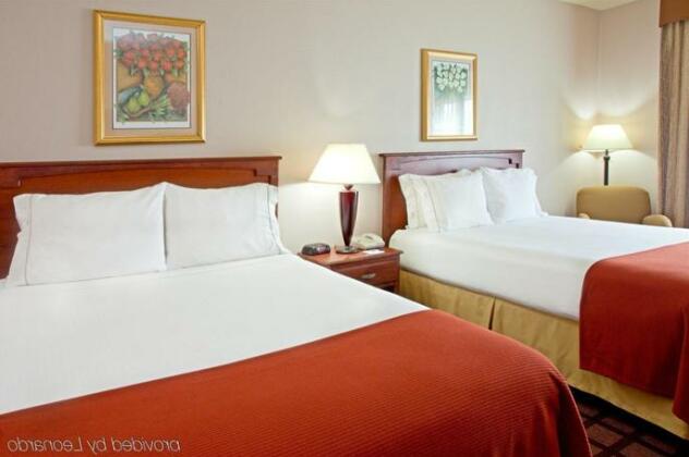 Holiday Inn Express Hotel and Suites Longview - Photo4