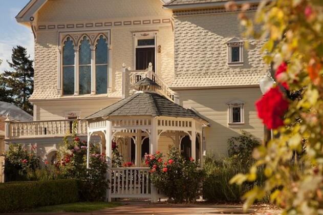 Victorian Mansion At Los Alamos