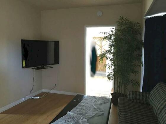 2 Bedroom House In North Hollywood - Photo2