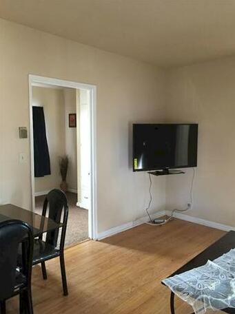 2 Bedroom House In North Hollywood - Photo3