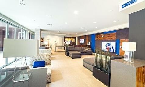 C Allen Suites - Photo2