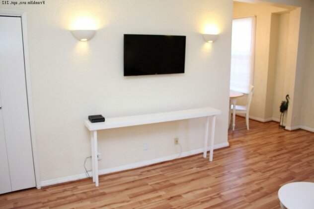 Franklin Ave Apartments - Photo5