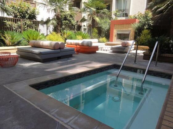 Heaven on Hollywood Furnished Apartments - Photo4