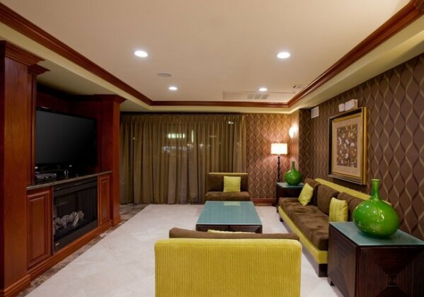 Holiday Inn Express Hotel & Suites Woodland Hills - Photo5
