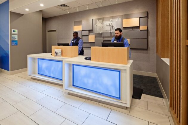 Holiday Inn Express Los Angeles LAX Airport - Photo4