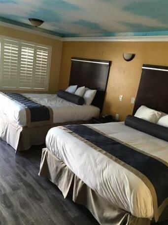 Hollywood Palms Inns & Suites - Photo3
