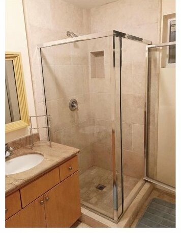 Luxury Master Suite Private Bathroom - Photo3