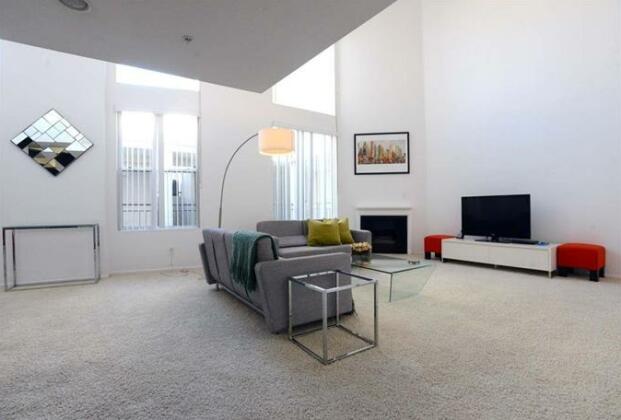 Miracle Mile Apartment - Photo2