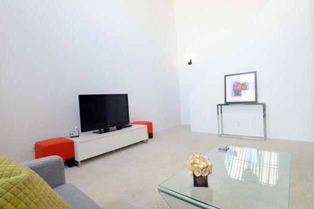 Miracle Mile Apartment - Photo5