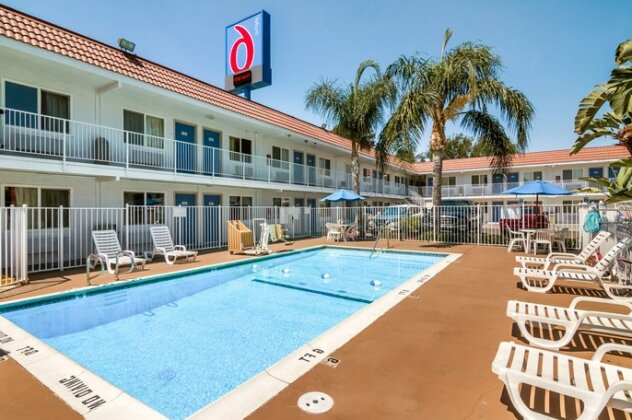 Motel 6 Los Angeles - Van Nuys/North Hills - Photo2
